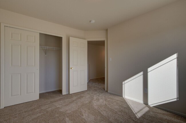 Building Photo - Beautiful clean home ready to move in on 08/05/2026 but not before!