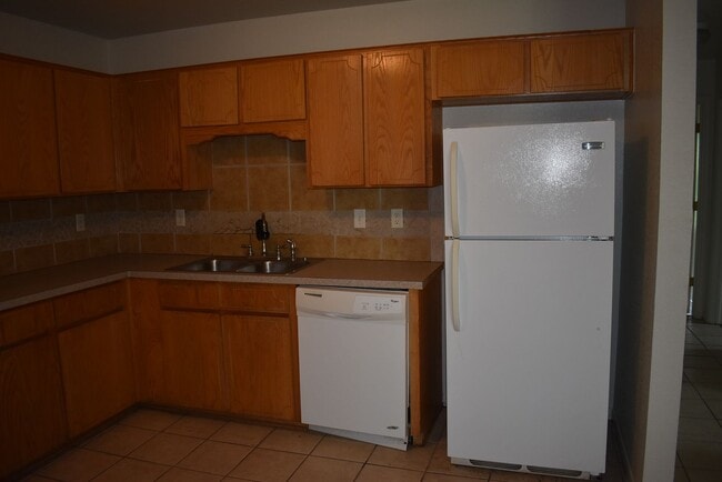 Building Photo - 404 Dale Ave