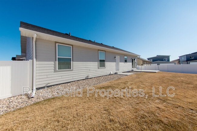 Building Photo - 1638 Elsie Jean Trl