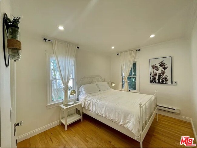 Building Photo - 837 5th St