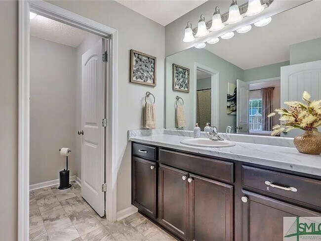 Building Photo - 4 bedroom beautiful home available August 10!!
