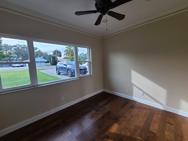 Building Photo - 2557 Pineapple Ave