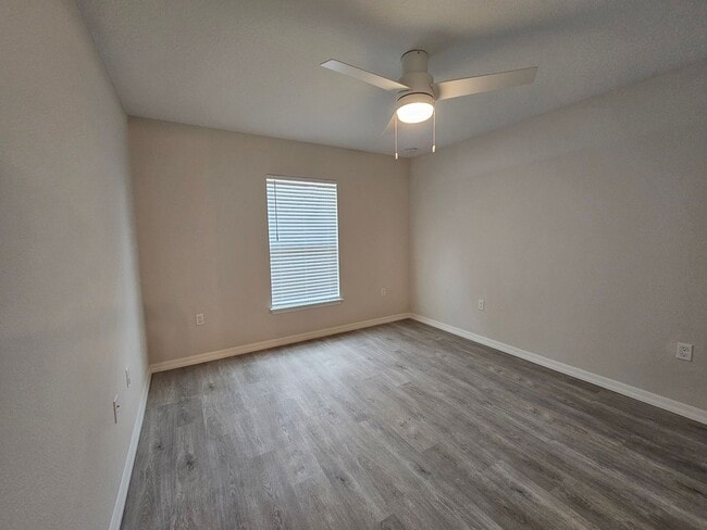 Building Photo - Move-In Ready! Stunning 3-Bedroom Home with Modern Upgrades