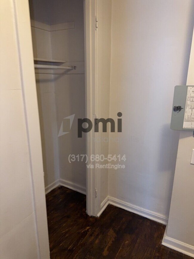 Building Photo - 1 W 28th St