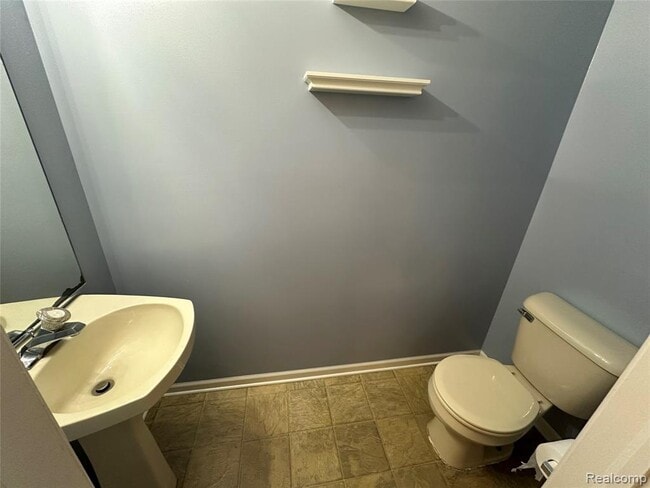 Building Photo - 4446 Sherwood Cir