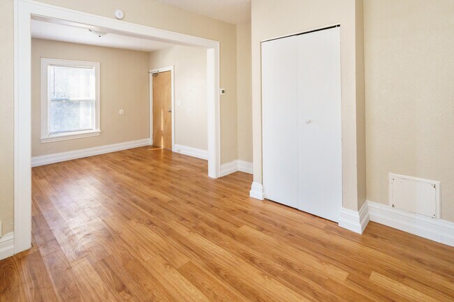 Building Photo - 3105 4th Ave S