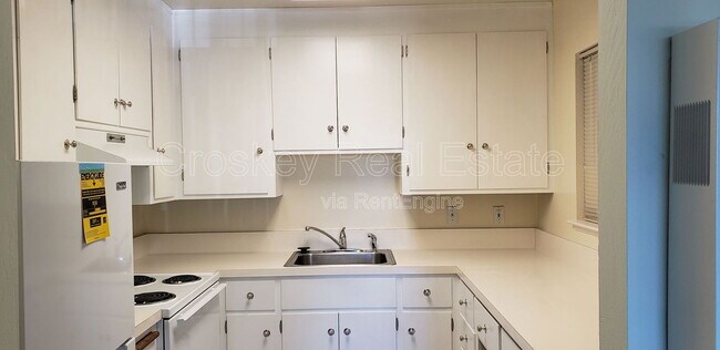 Building Photo - 1250 Escobar St