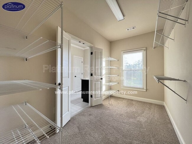 Building Photo - 1662 Fairview Dr