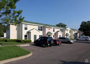 Building Photo - Enclave at Pine Oaks