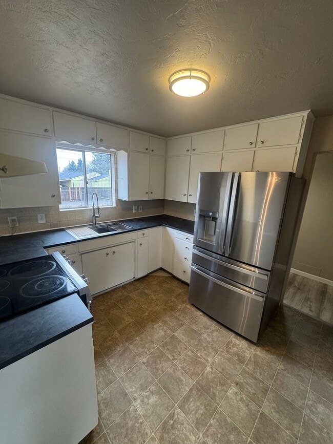 Building Photo - 1407 S 20th Ave