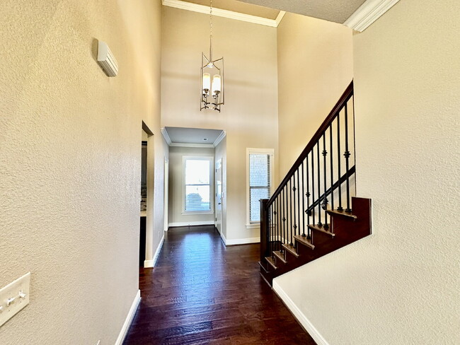 Building Photo - 6613 W Valley View Rd