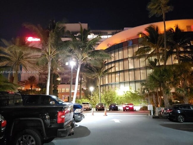 Building Photo - 2899 Collins Ave