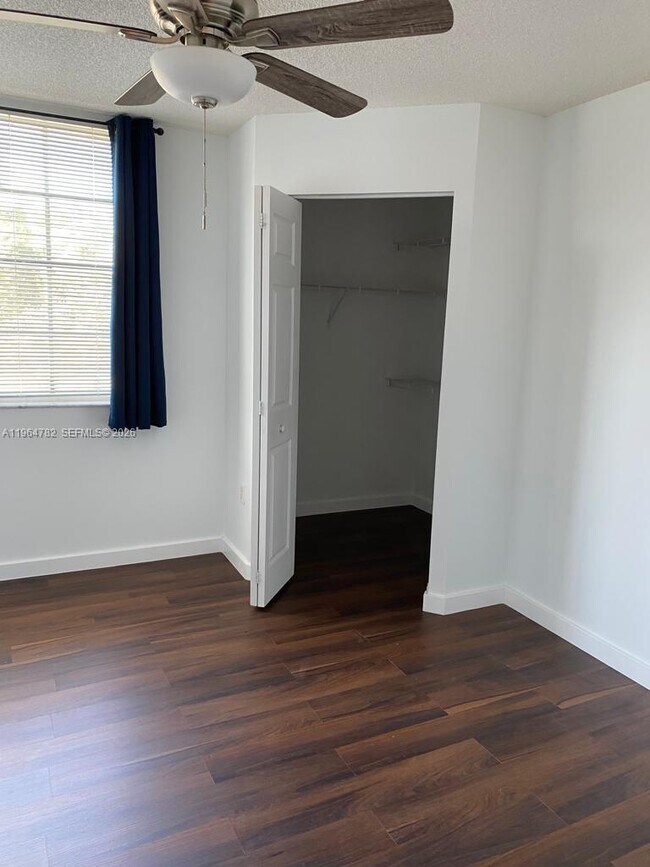 Building Photo - 631 SW 111th Ln