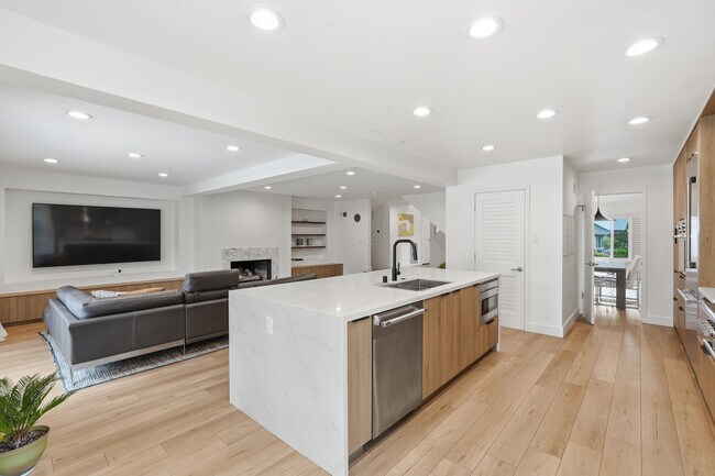 Building Photo - 28751 King Arthur Ct