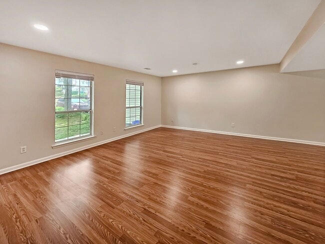 Building Photo - COMING SOON: Beautifully Updated 2/2.5 Townhome Near Truist Park