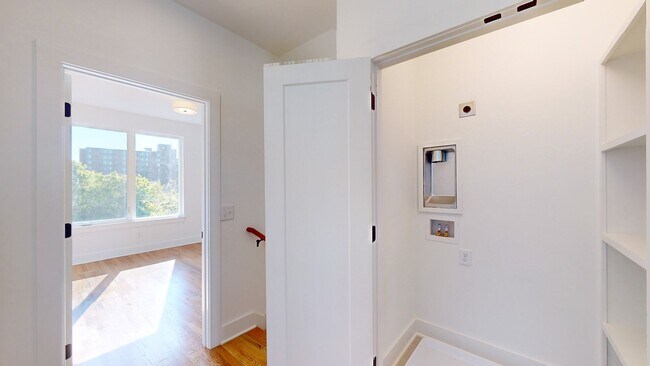 Building Photo - Nashville 3 Bedroom