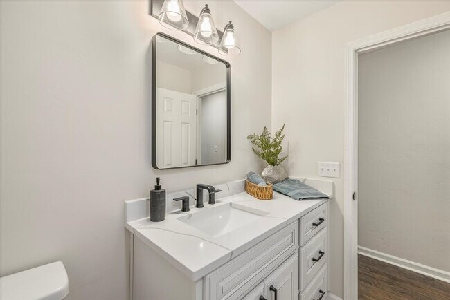 Building Photo - 3109 Shamrock St S