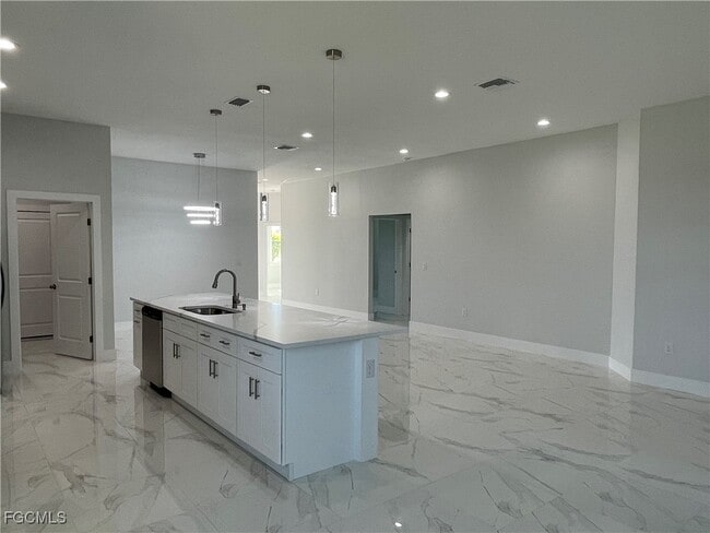 Building Photo - 721 NE 11th Terrace