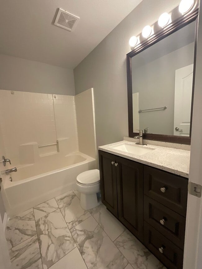Building Photo - Nice 4br home, with 4th bedroom larger then the average, 3cg.