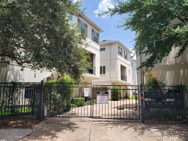Building Photo - 2 Hermann Park Ct