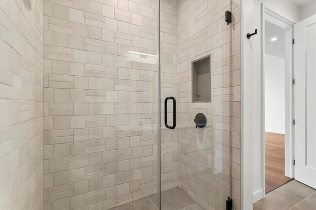 Building Photo - 84 East Ave