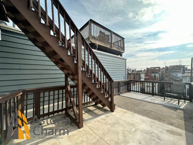 Building Photo - 3 Bedroom Home with Rooftop Views and Modern Finishes