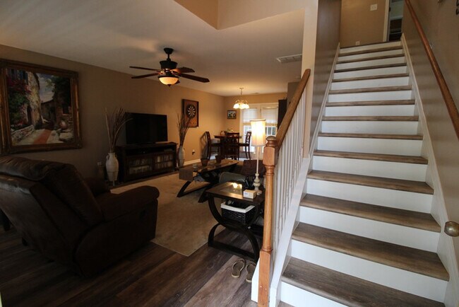 Building Photo - 1425 Mayfield Dr
