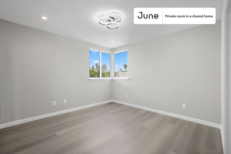 Building Photo - Room in Shared 5 bed/5 bath home