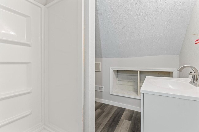 Building Photo - 621 E Main St