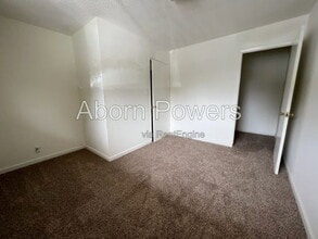 Building Photo - 2813 Manor Dr