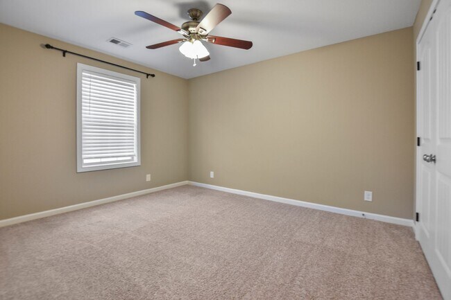 Building Photo - Pet Friendly Three Bedroom!