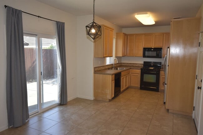 Building Photo - 1564 Blue Beaver Way