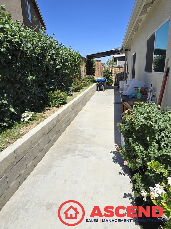 Building Photo - Alluring Home In Gossamer Grove!
