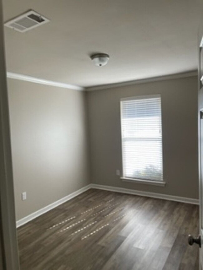 Building Photo - 16403 Ellis Ave