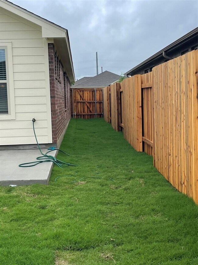 Building Photo - 3473 Pauling Loop