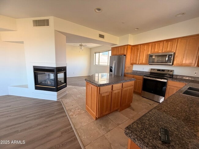 Building Photo - 13450 N Mountainside Dr