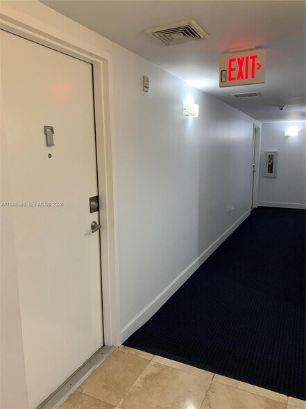 Building Photo - 1401 SW 22nd St