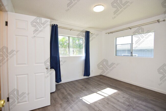 Building Photo - 3BR / 2Bath / 3Pkg - Home in Aiea!