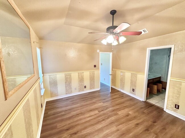 Building Photo - 1100 Clairidge Ave