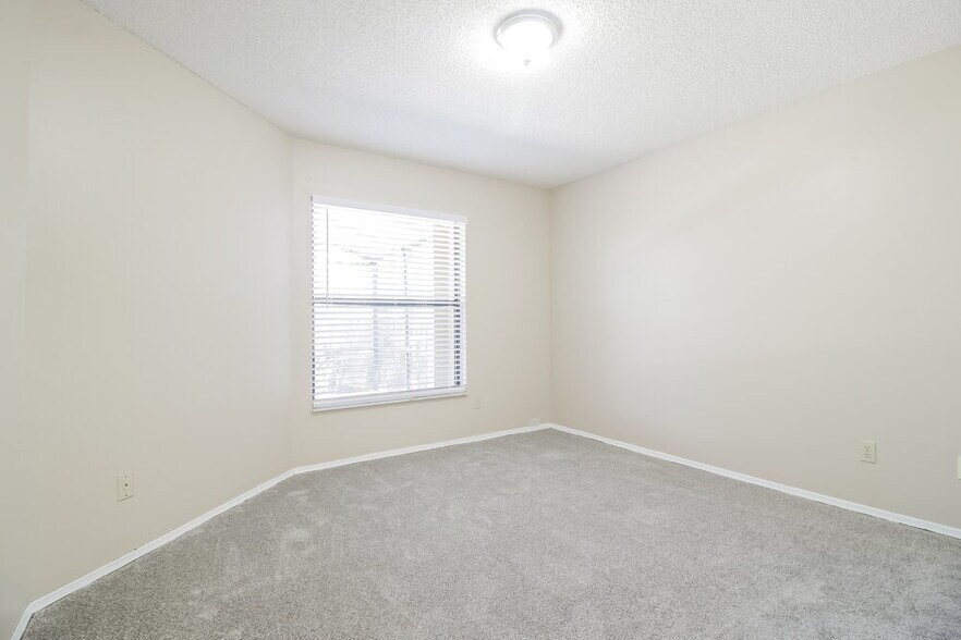 Building Photo - 164 Lakebreeze Cir