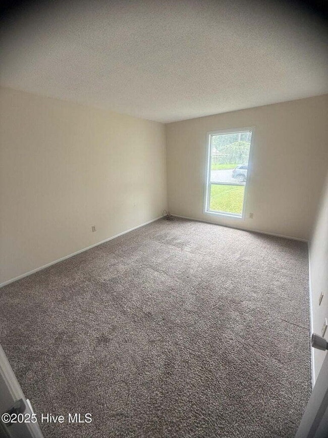 Building Photo - 137 Twinwood Dr