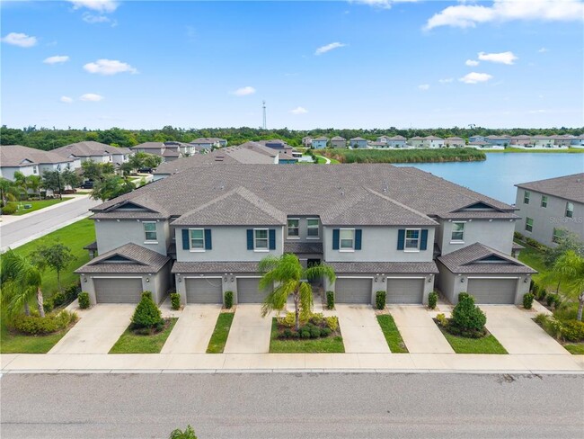 Building Photo - 724 Royal Empress Dr
