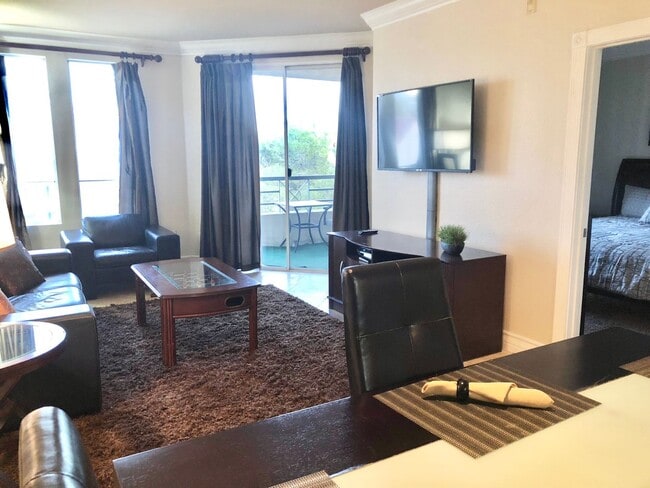 Building Photo - **MOVE-IN-SPECIAL $500 OFF 1st MO RENT** M...