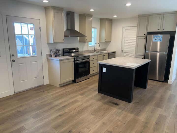 Building Photo - 2060 N Center St