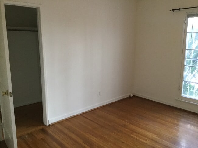 Bedroom - 8372 Blackburn Ave