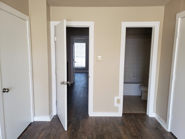 View to Second Bedroom / Main Bathroom - 641 Carriagehouse Ln