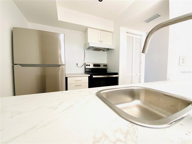 Building Photo - 7200 E Bank Dr