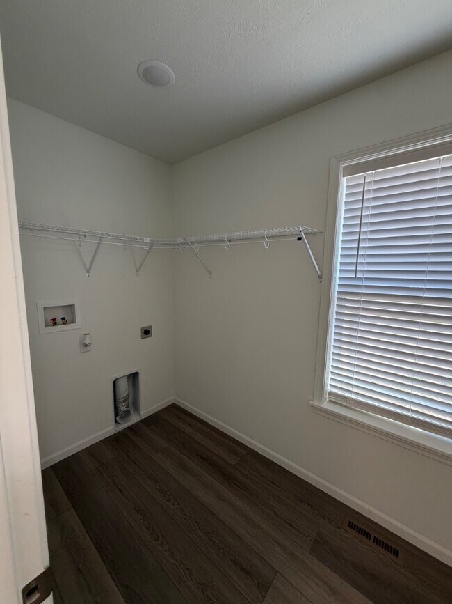 Building Photo - 188 E Sunset Cove Ln