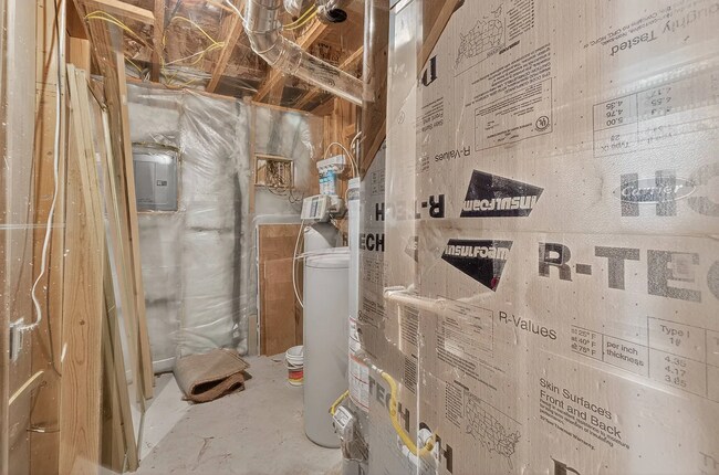 Building Photo - Impressive 5 bed/3 bath twin home in Chubbuck with just under 3000 square feet.