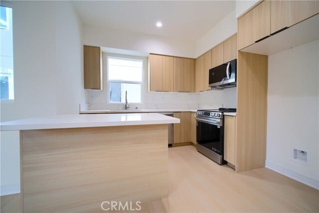 Building Photo - 259 S Ave 54